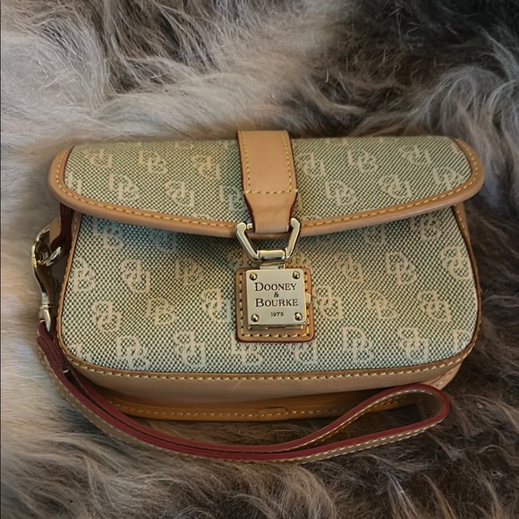 Dooney & Bourke Handbags - Dooney & Bourke Tan and Green Women's Bag **stain**